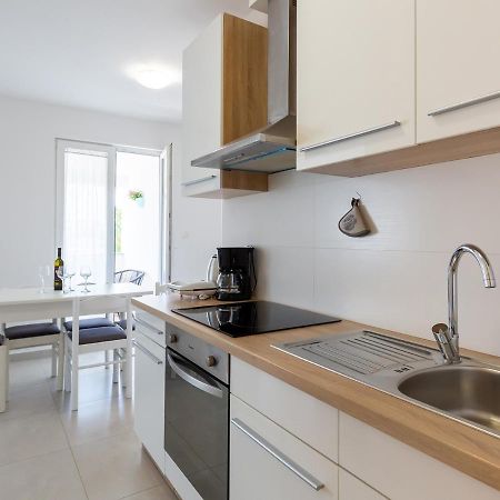 Amoroso Apartment 200M From Sea Пореч Екстериор снимка