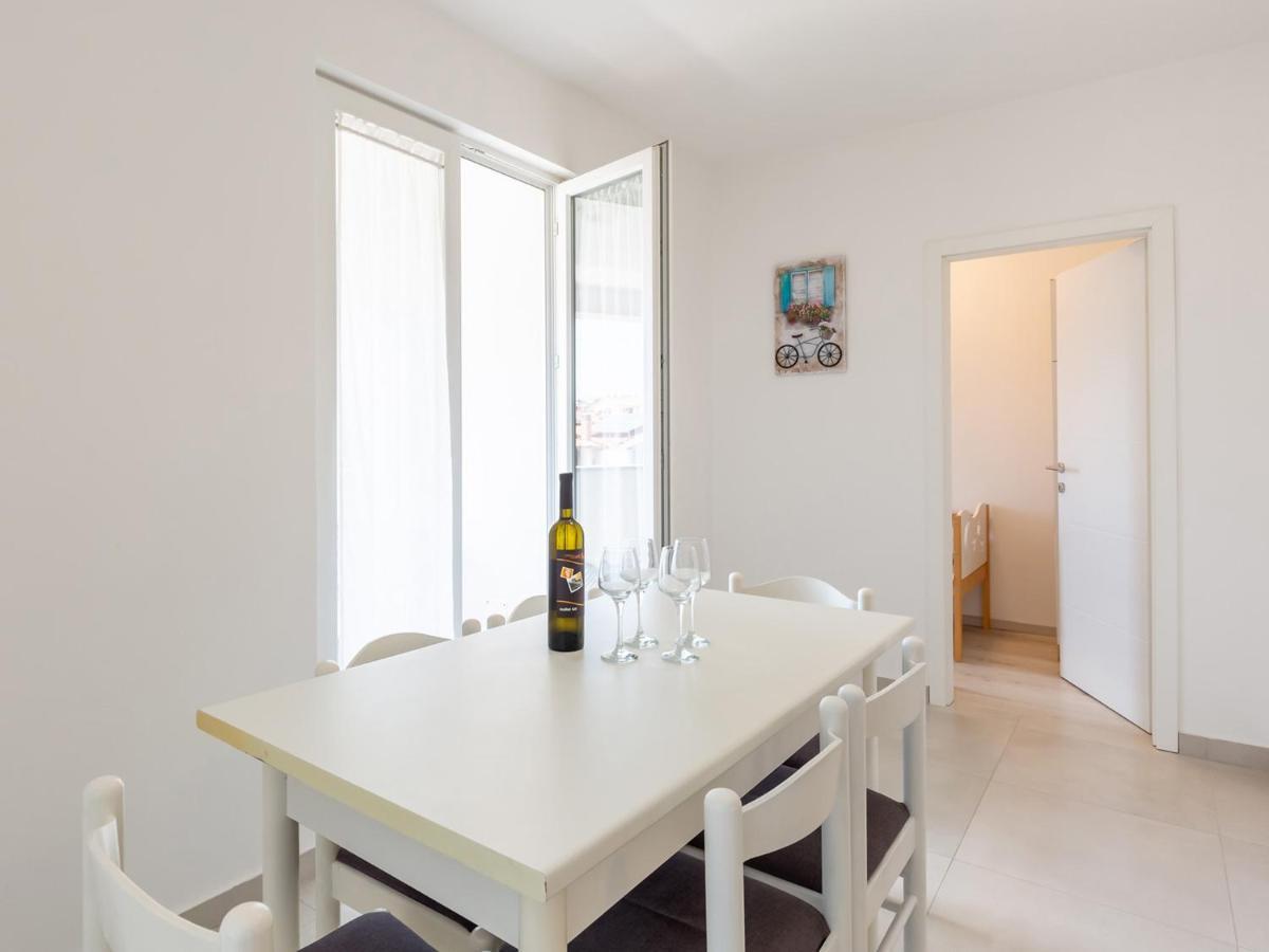 Amoroso Apartment 200M From Sea Пореч Екстериор снимка