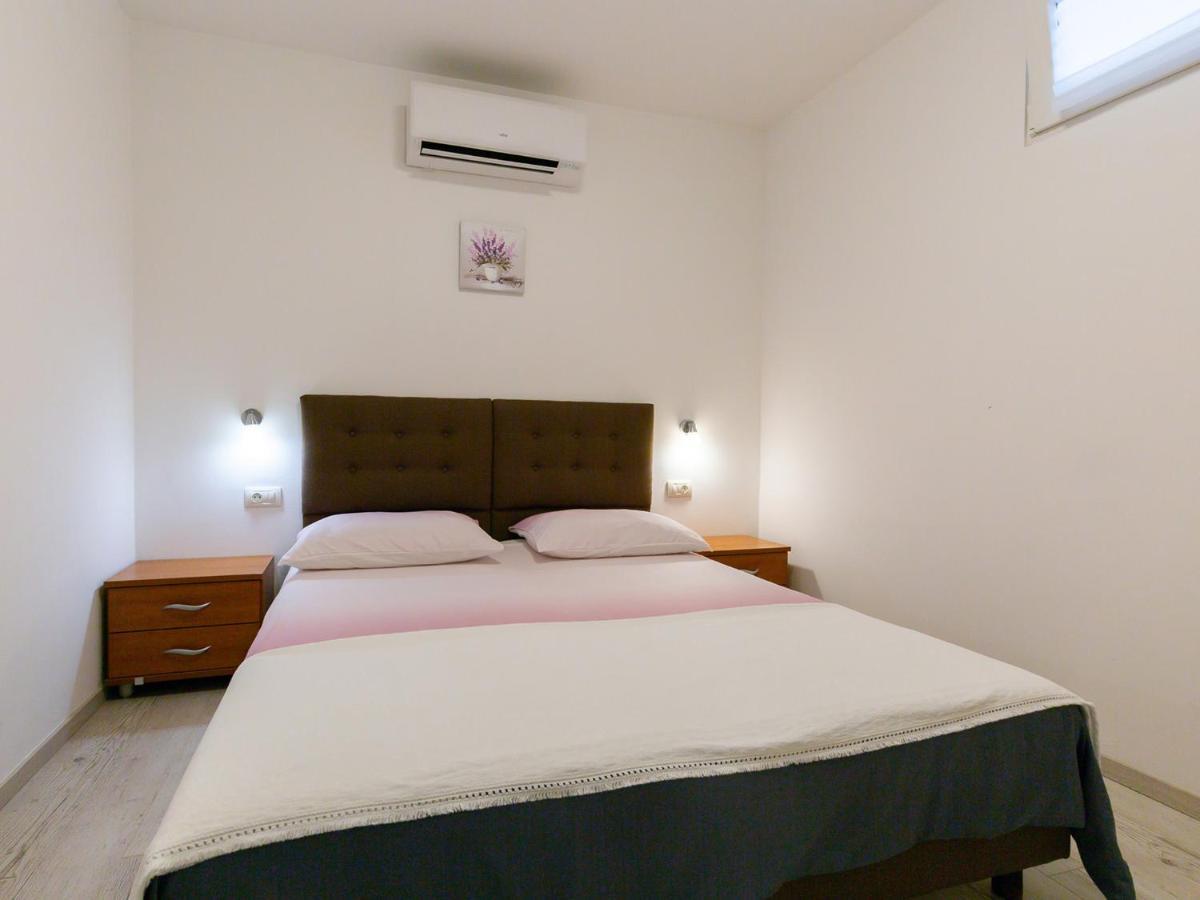 Amoroso Apartment 200M From Sea Пореч Екстериор снимка