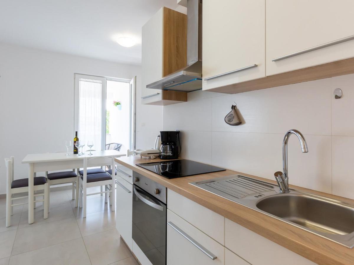 Amoroso Apartment 200M From Sea Пореч Екстериор снимка