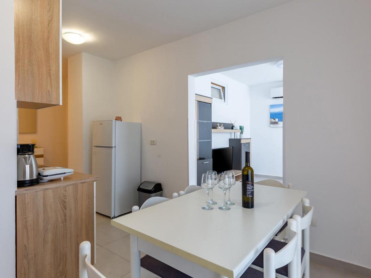 Amoroso Apartment 200M From Sea Пореч Екстериор снимка