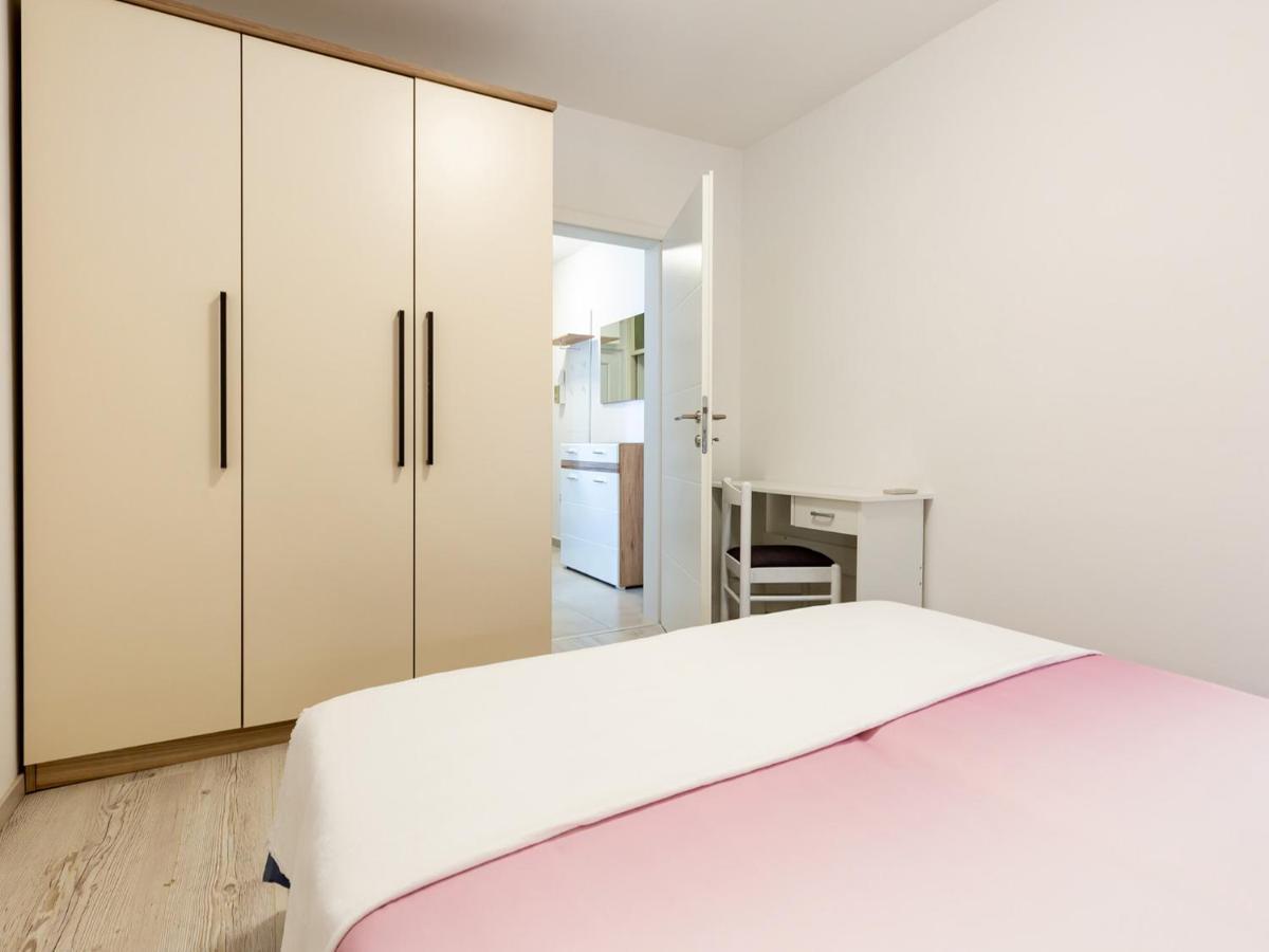 Amoroso Apartment 200M From Sea Пореч Екстериор снимка
