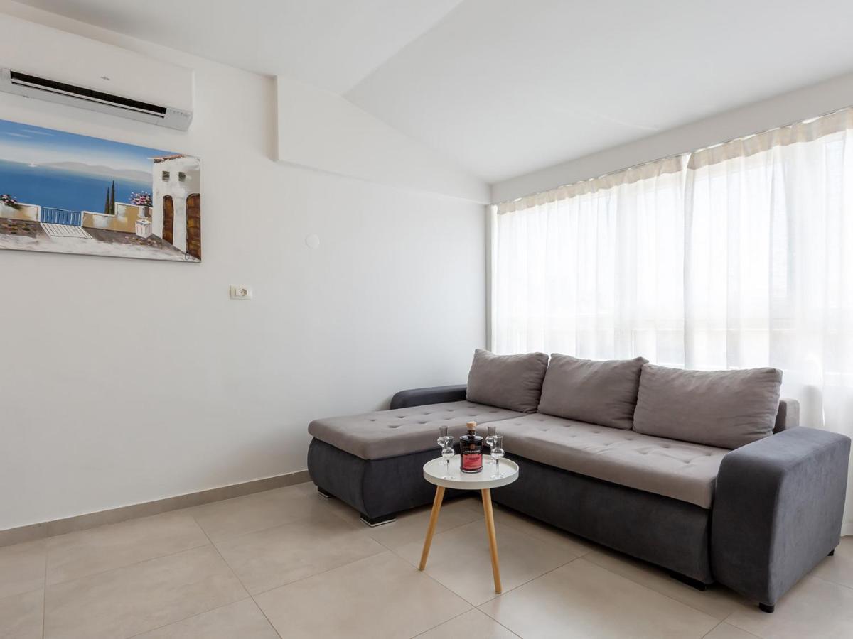 Amoroso Apartment 200M From Sea Пореч Екстериор снимка